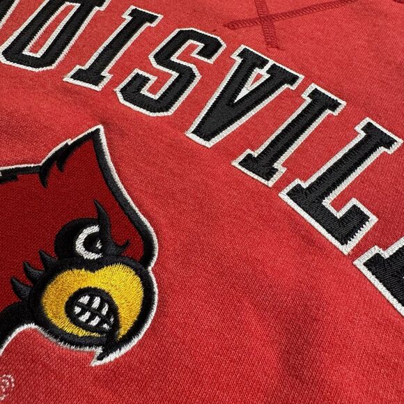 Louisville Cardinals Crewneck Sweatshirt Men’s XL Red Spellout Logo Captivating - Picture 3 of 8